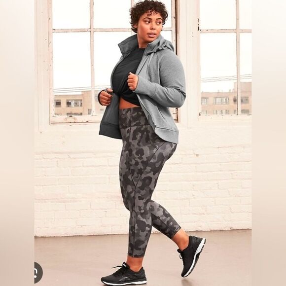 Athleta Lightning Camo 7/8 tight Gray Leggings Size 1X Athleisure - Picture 1 of 10